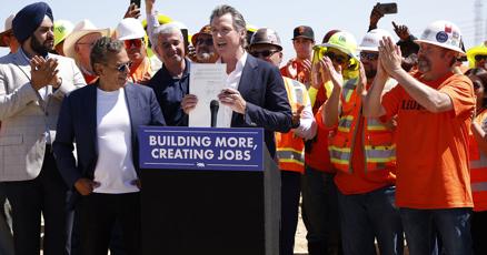 American states once awash in cash see their fortunes suddenly reversed American states once awash in cash see their fortunes suddenly reversed