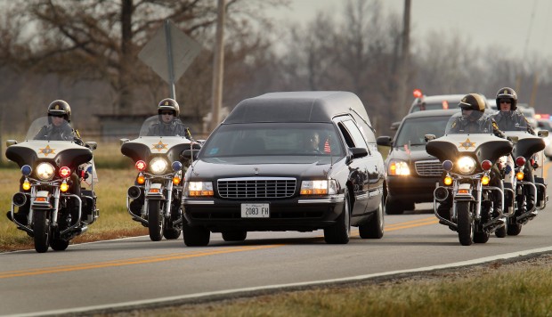 Hundreds Honor Illinois Trooper Killed In The Line Of Duty