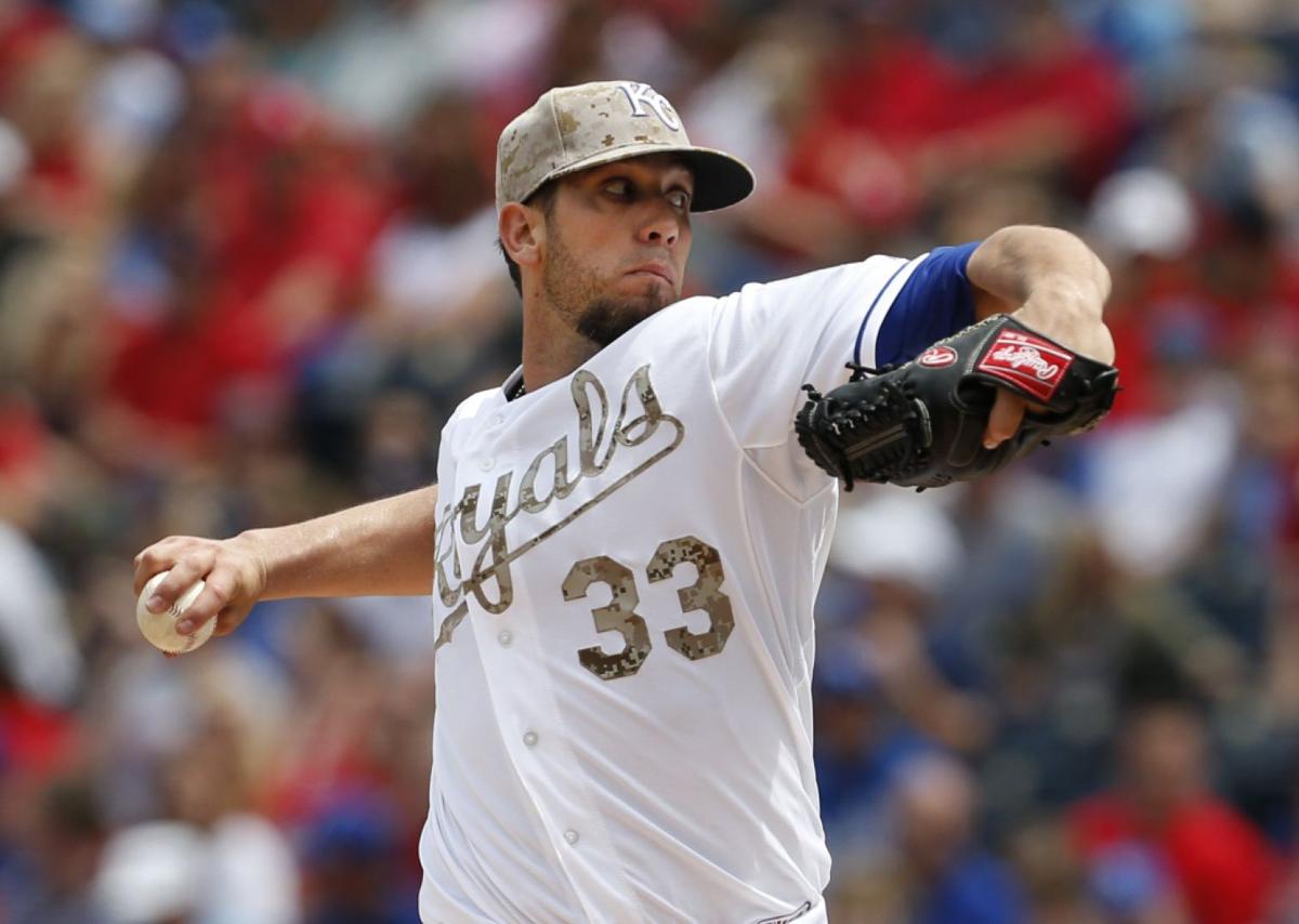 Padres: Don't Expect to See Cole Hamels Pitch Any Time Soon