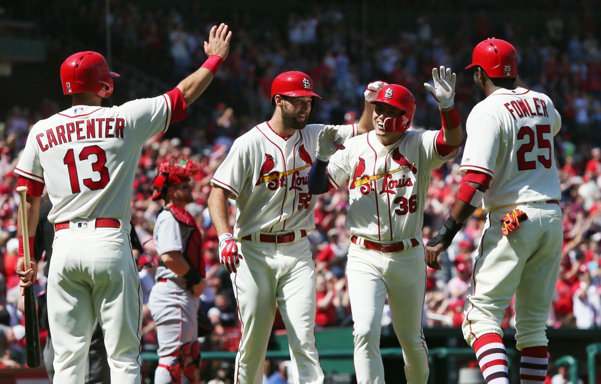 St. Louis Cardinals' Aledmys Diaz leaves game after being hit on hand 