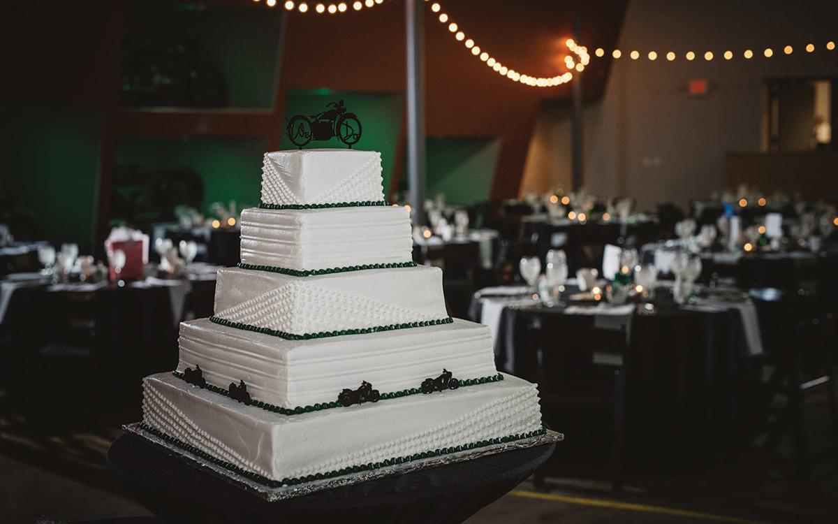 Wedding Cake: Sweet tiers
