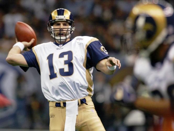 St. Louis Rams quarterback Kurt Warner sets to throw a 77-yard touchdown  pass to receiver Isaac Bruce during the first quarter of the NFC divisional  playoff game against the Minnesota Vikings Sunday