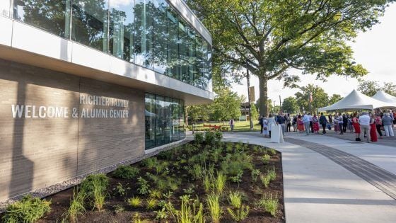 UMSL dedicates Richter Family Welcome and Alumni Center