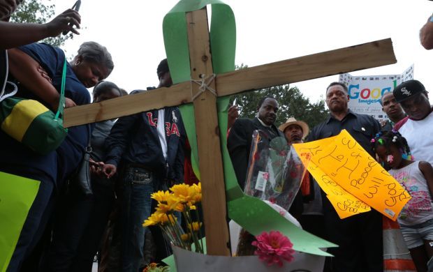Jesse Jackson visits memorial to Michael Brown