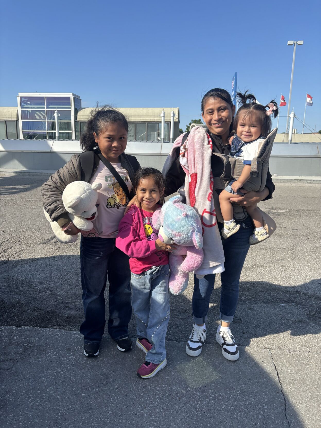 Glendy Marisol Gonzalez de la Cruz and her three daughters in �����Ӱ�ԭ��