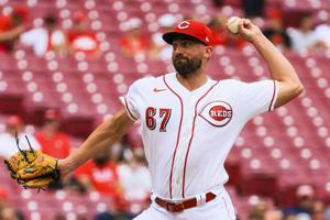 Photos: Cardinals take opening game of doubleheader at Reds