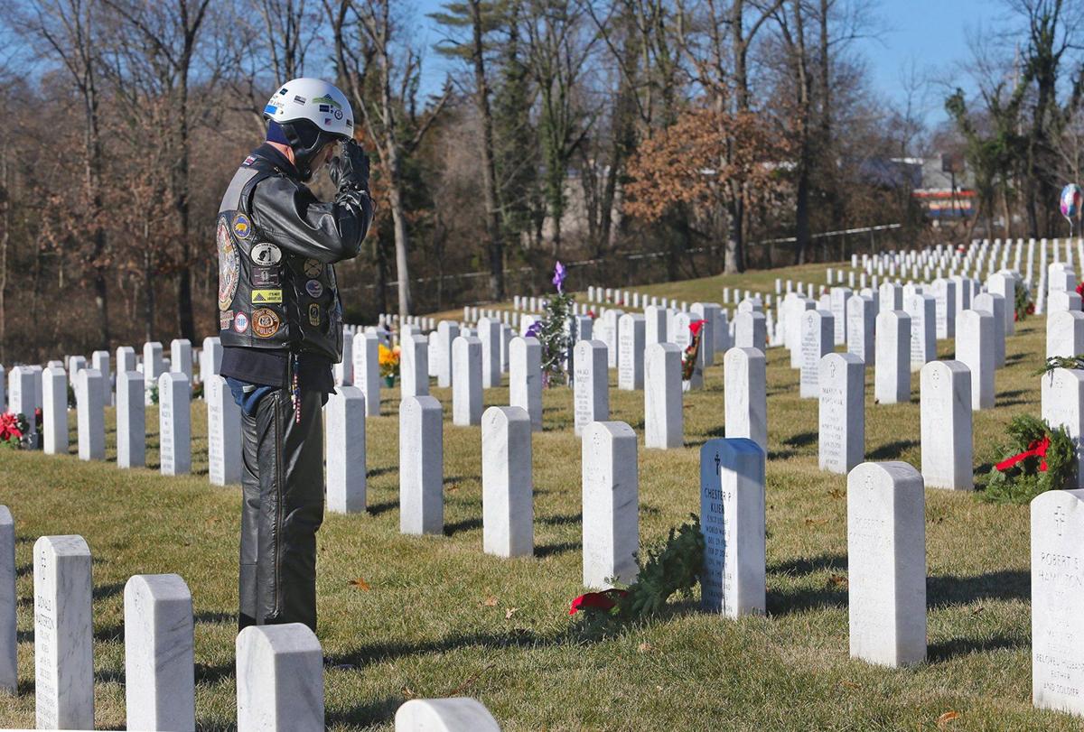 Recordsetting wreaths Nearly 30,000 laid at Jefferson Barracks graves