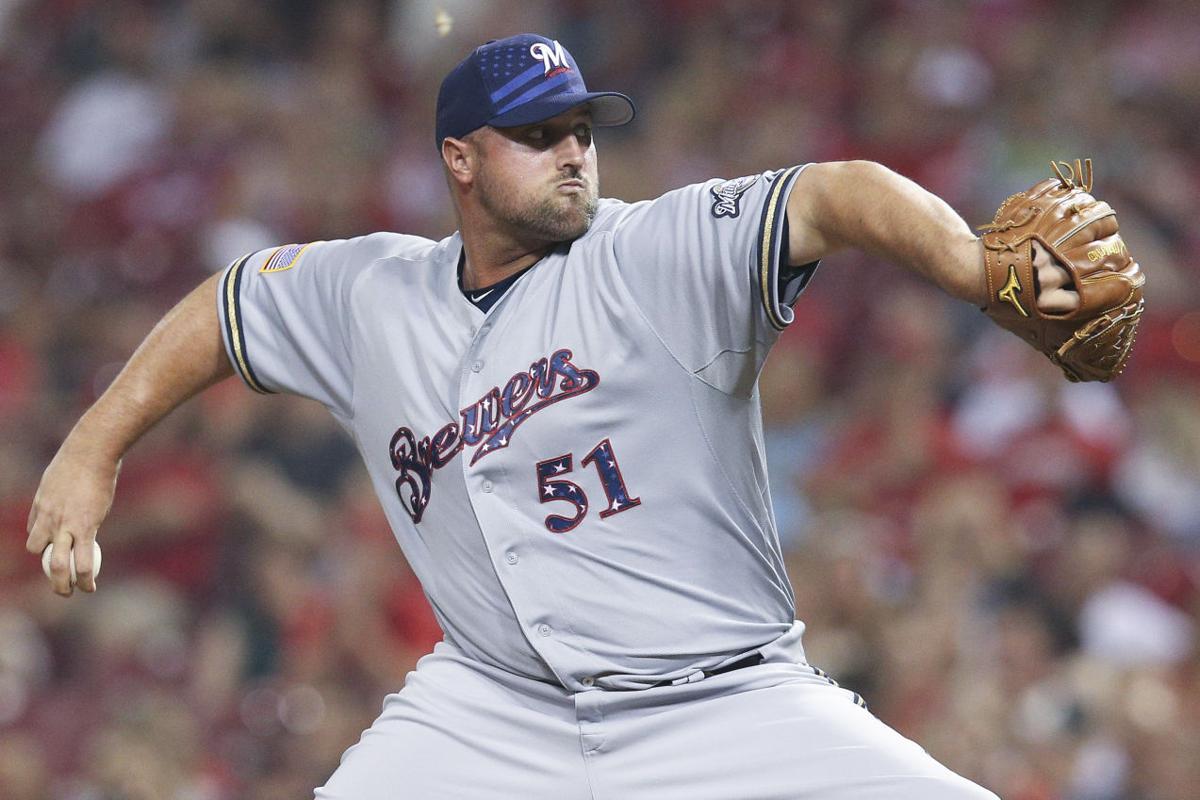 Cards add Broxton to collection of closers