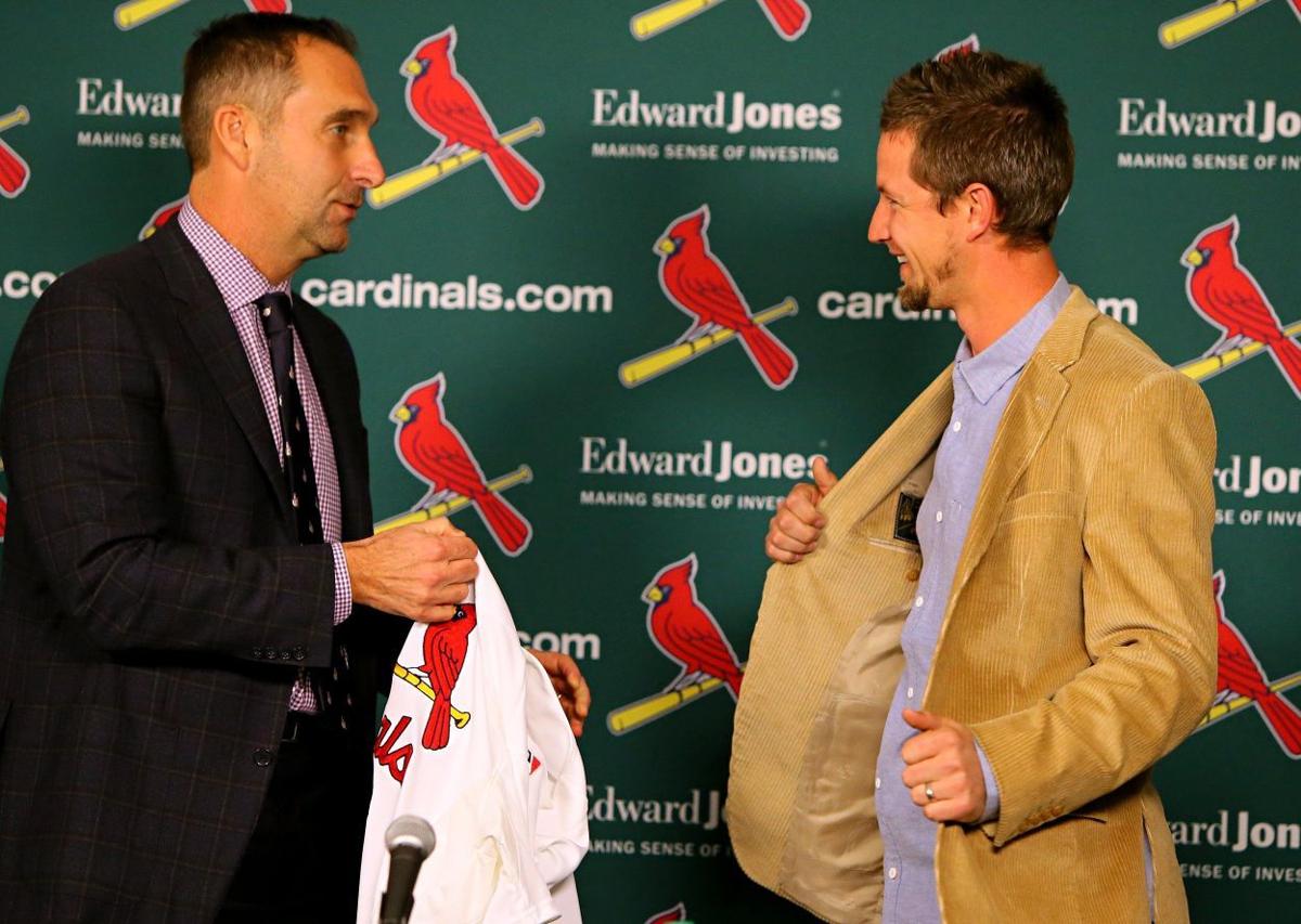 St. Louis Cardinals announce signing of starting pitcher Mike Leake