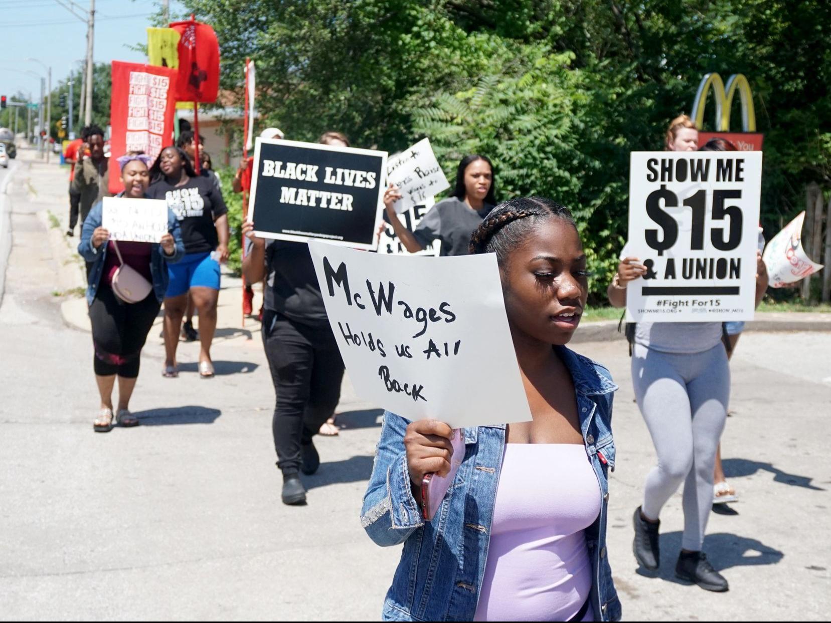 Missouri S Minimum Wage For Most Workers Now 10 30 It S 11 In Illinois Local Business Stltoday Com