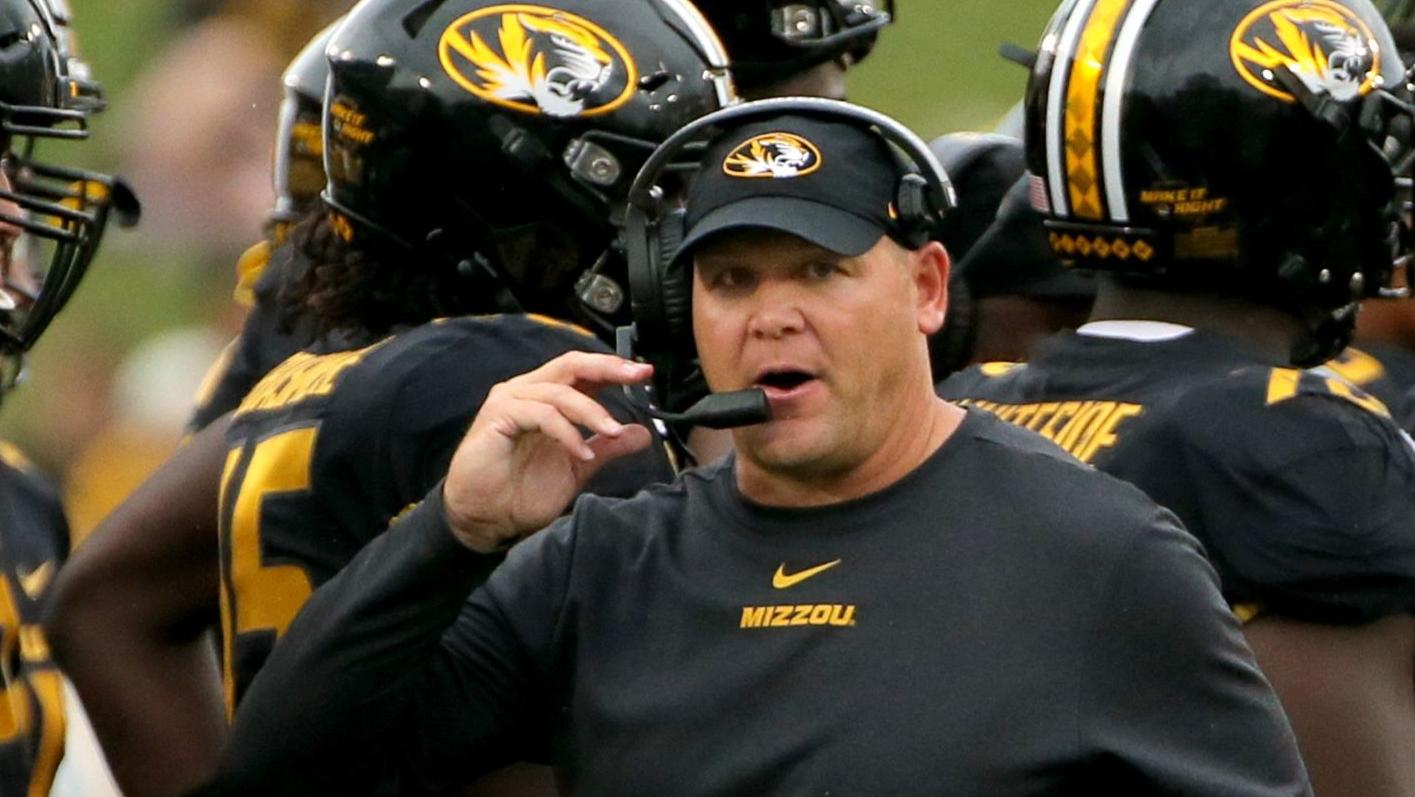 Odom resurfaces at Arkansas as defensive coordinator