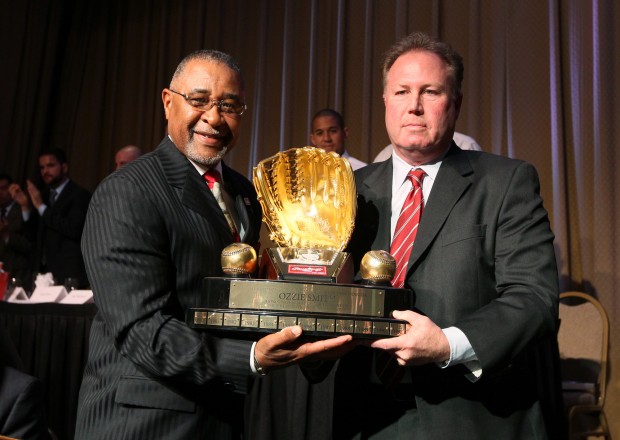 Rawlings suing Wilson over Brandon Phillips' glove that has gold on it