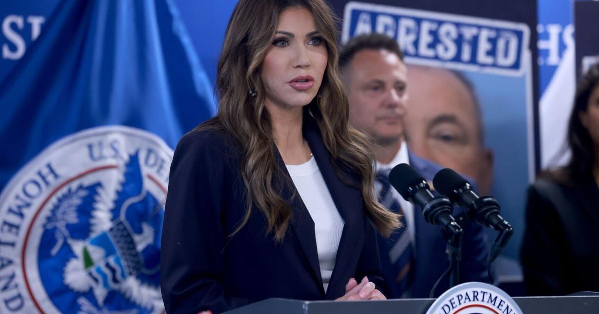 DHS Sec. Noem confirms ICE surge coming to Chicago, says Guard deployment ...