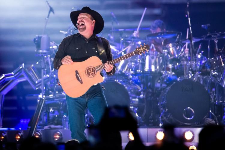 cabin fence post office Garth Brooks calls stadium tour kickoff at the Dome 'the best night of my  life' | The Blender | stltoday.com