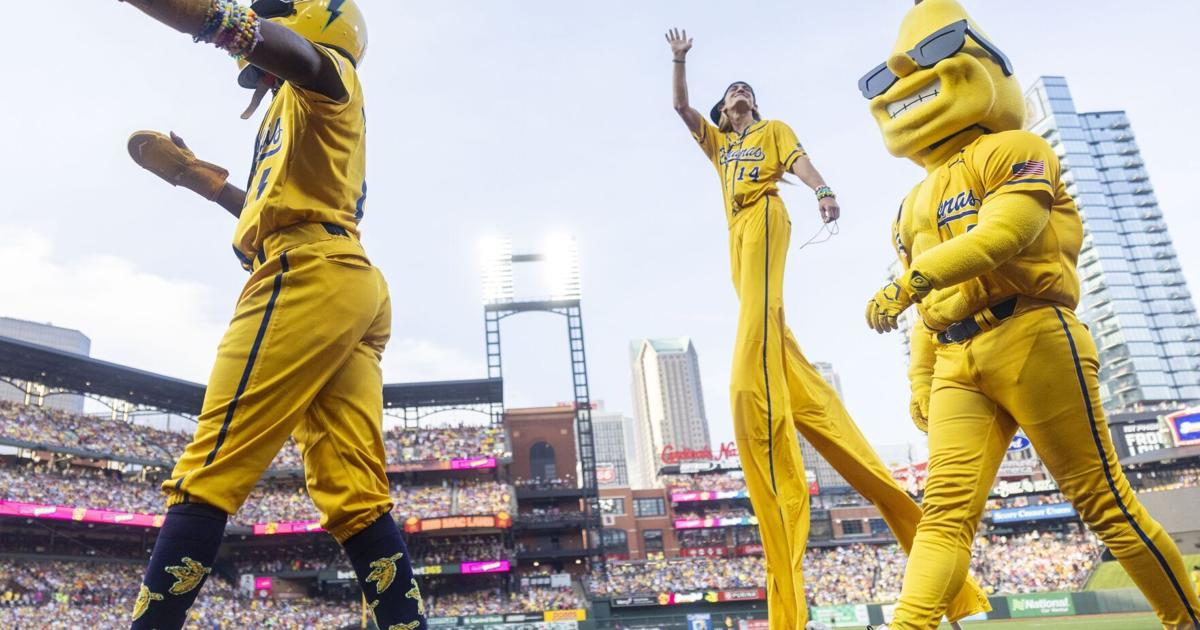 Savannah Bananas knock St. Louis entertainment level out of the park