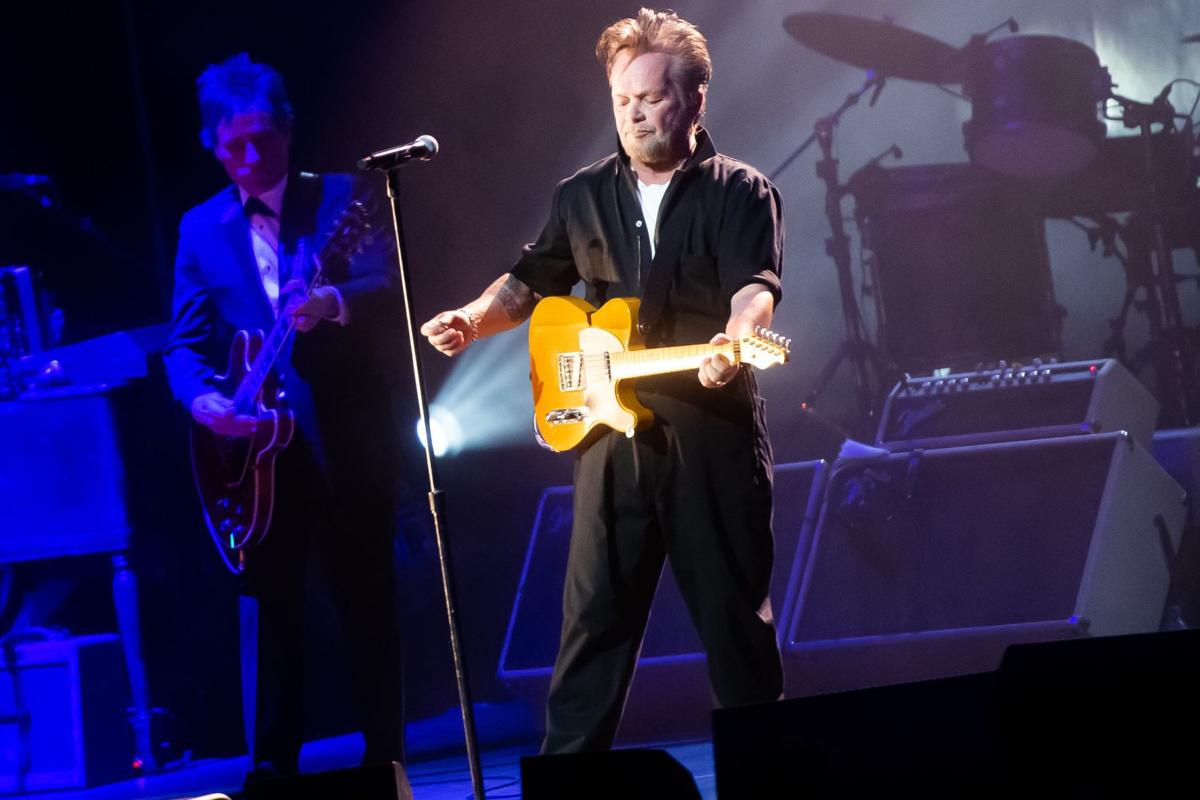 iParty: John Mellencamp sings at Stifel Theatre