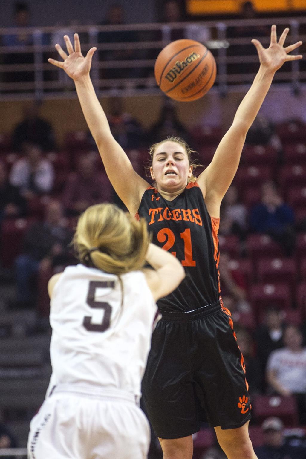 Montini S Twin Towers Eclipse Edwardsville In 4a State Semifinal