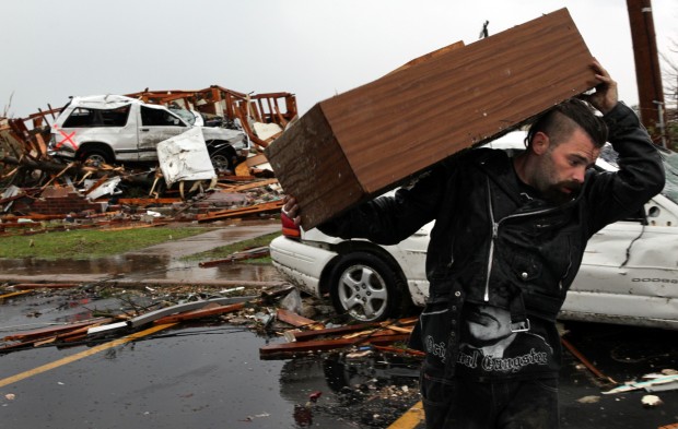 Joplin tornado turns city upside down