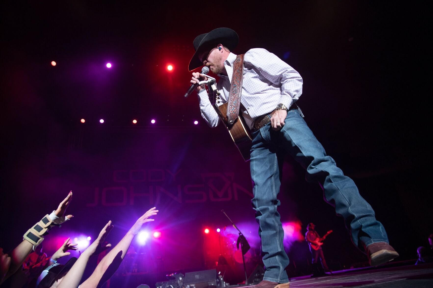 Review At sold out Chaifetz Cody Johnson makes a case for