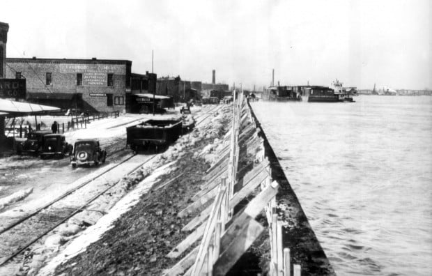 Mississippi River flooding at Cairo, 1937