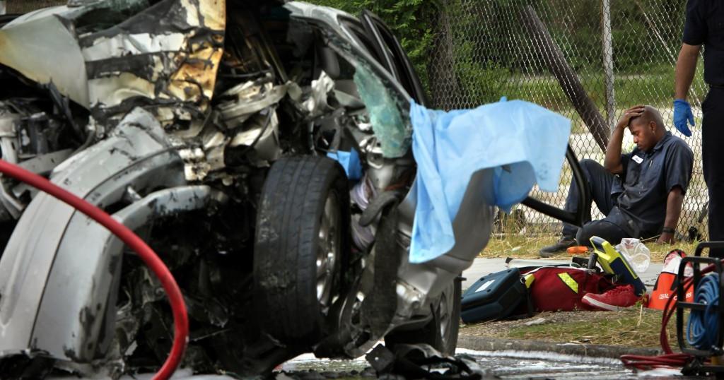 Man and pregnant woman killed in crash while evading police