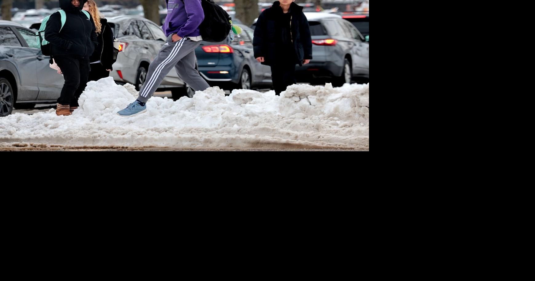 Snow continues to disrupt St. Louis area schools