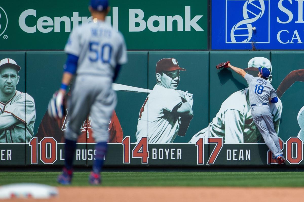 Cardinals close out series against Dodgers