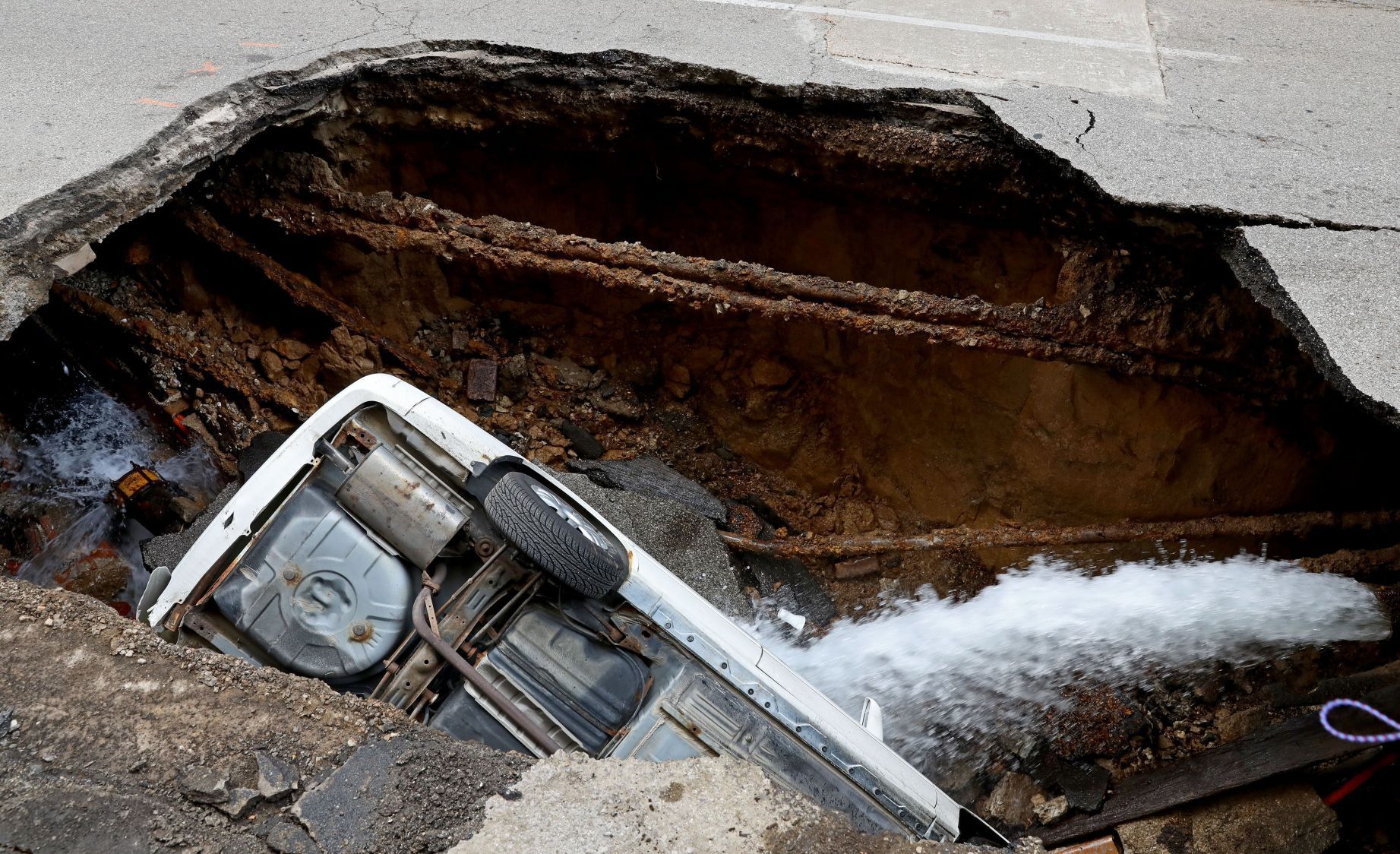 He Stopped At A Downtown St Louis Gym While He Worked Out A Sinkhole   595505544924a.image 