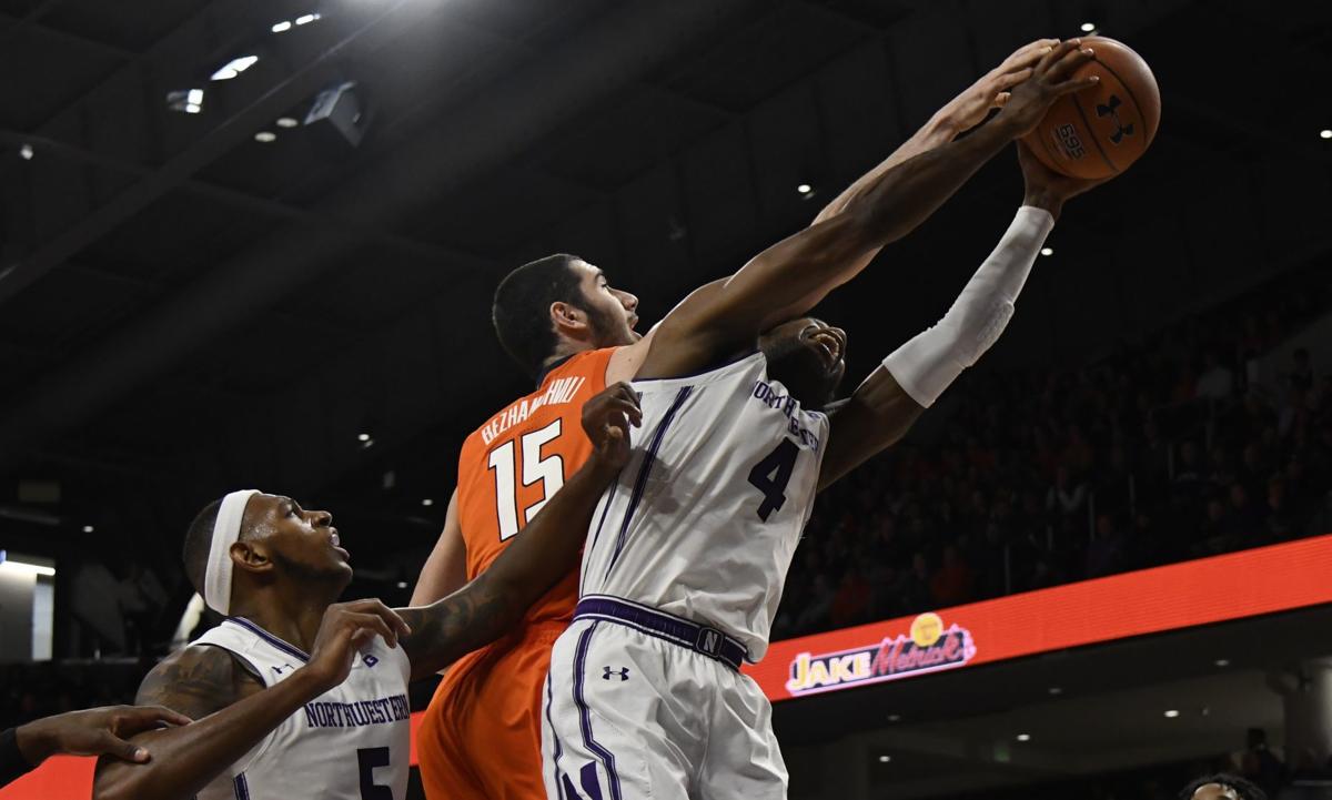 Illini S Bezhanishvili Is Attacking The Boards Illini Stltoday Com