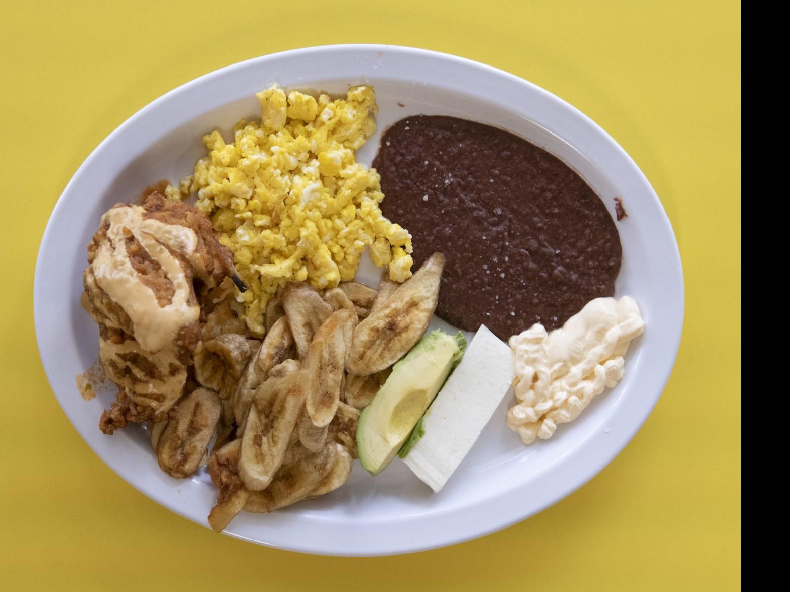 Critic S Notebook Fried Chicken At Merenderos Las Catrachitas And