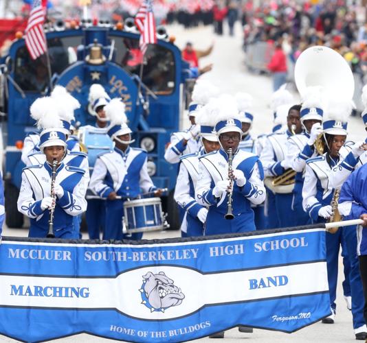 Family begins new tradition at St. Louis Thanksgiving Day parade