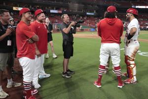 Cardinals kick off series against the Giants