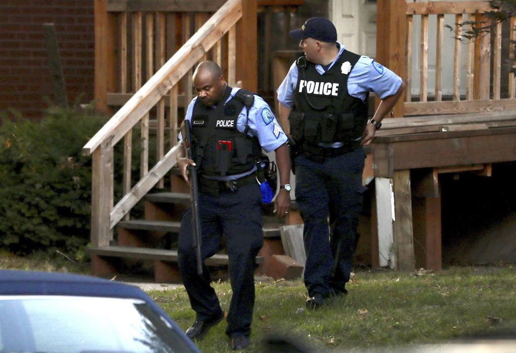 Gunman Shoots Wounds Two St Louis Police Officers Responding To Call One Officer Critical Law And Order Stltoday Com