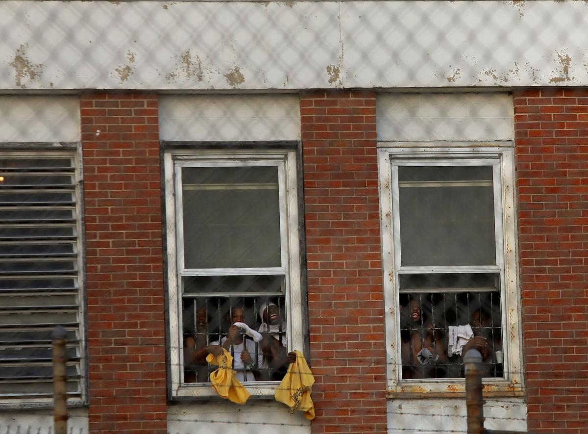 Protesters target medium security jail in heat