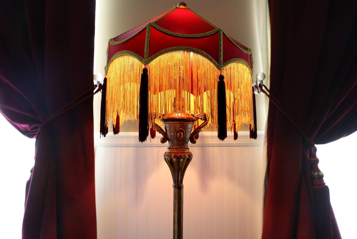 At home: Downtown apartment evokes 'Downton Abbey', image size:1200x805