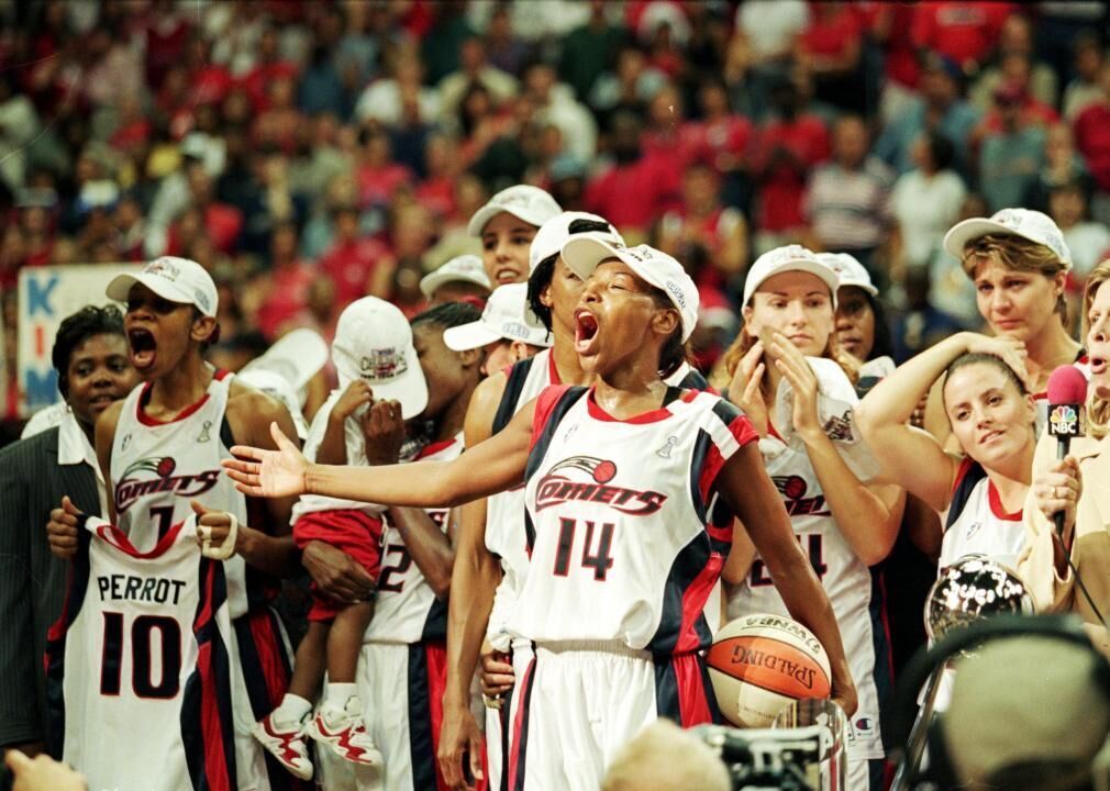 WNBA Player Candace Parker Schools Shaquille O'Neal on the Pick-And-Roll