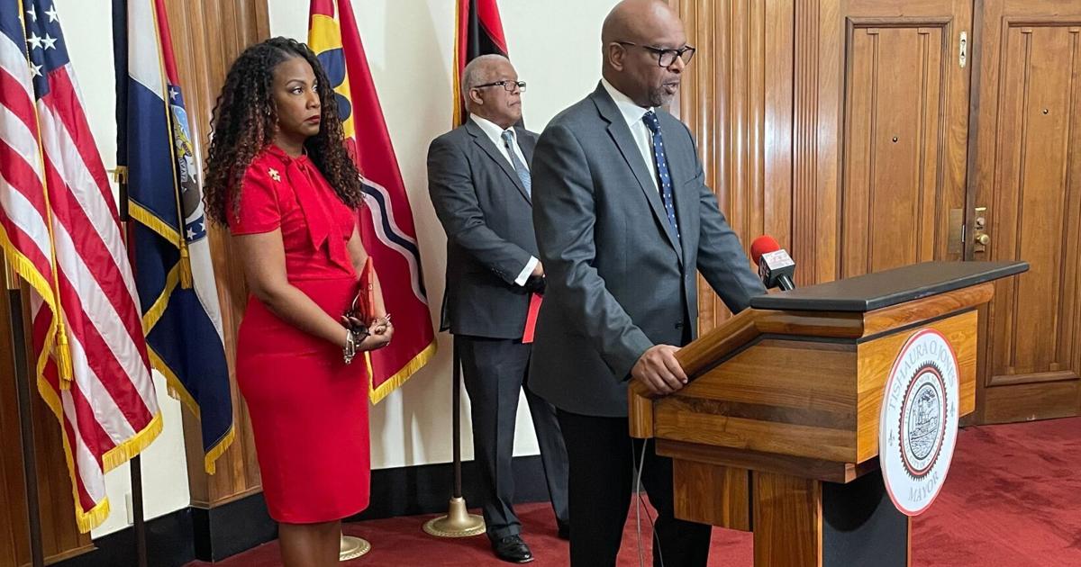 Dan Isom resigns as St. Louis public safety director, deputy fire chief ...