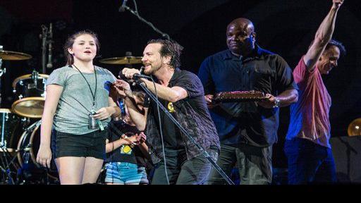 Eddie Vedder, Harper Vedder, Olivia Vedder | Multimedia | stltoday.com