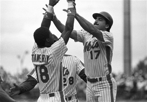 Mets Hernandez and Strawberry 1985