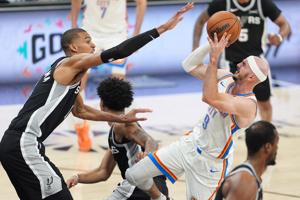 BASKETBALL-NBA-SAS-OKC/
