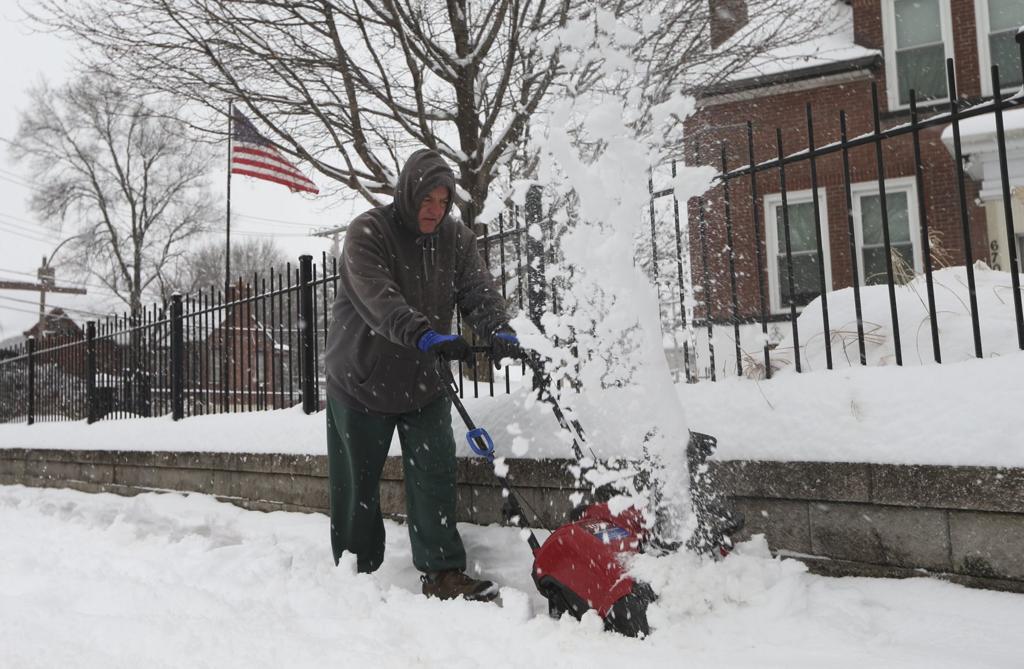 Snow Slams St Louis One Foot Of Snow Piles Up Across The Region