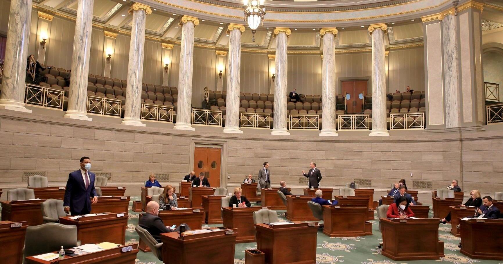 A Missouri court upholds state Senate districts in the first test of revised redistricting rules - Vimarsana News