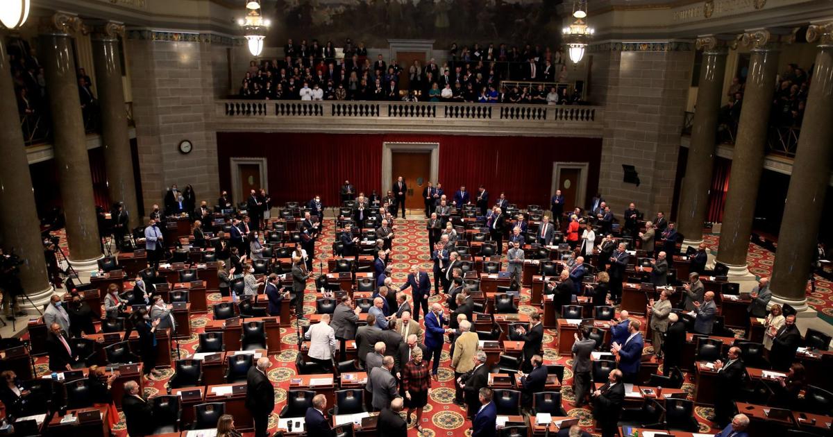 Les républicains du Missouri ciblent les écoles, les livres et la race dans la dernière proposition de guerre culturelle | Éducation
