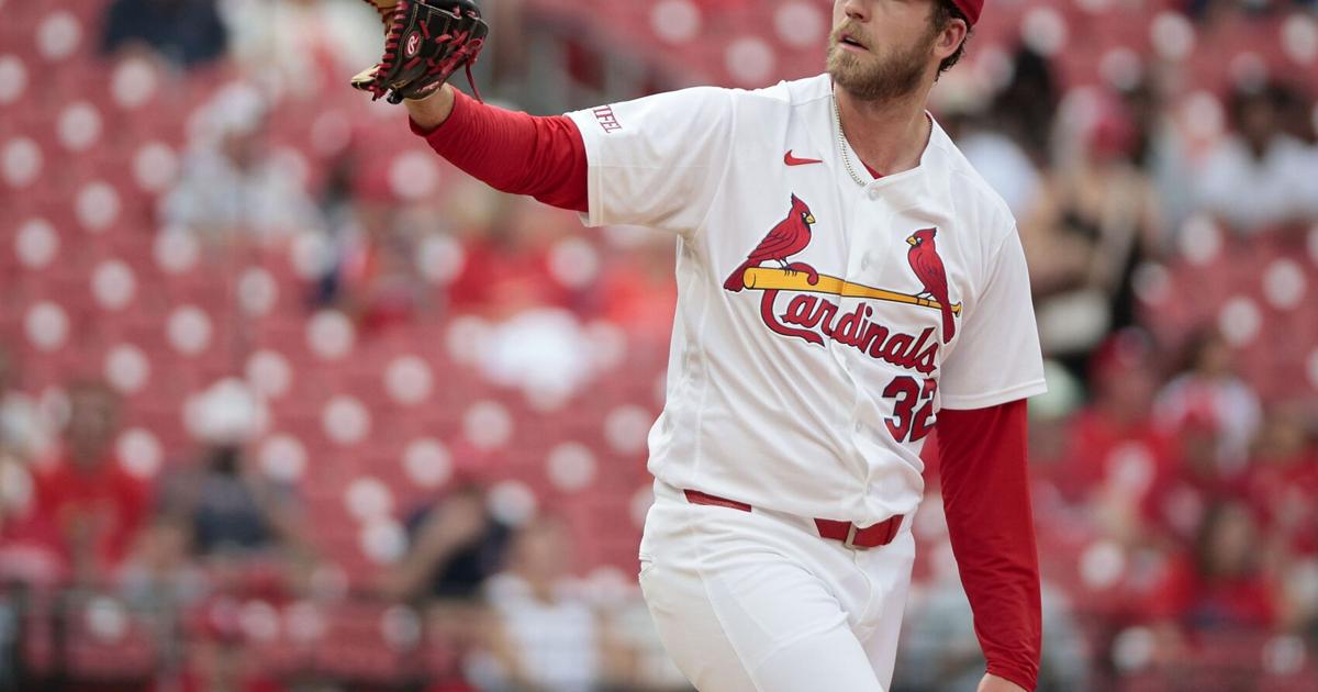 St. Louis Cardinals vie for game three against Arizona Diamondbacks at Busch Stadium