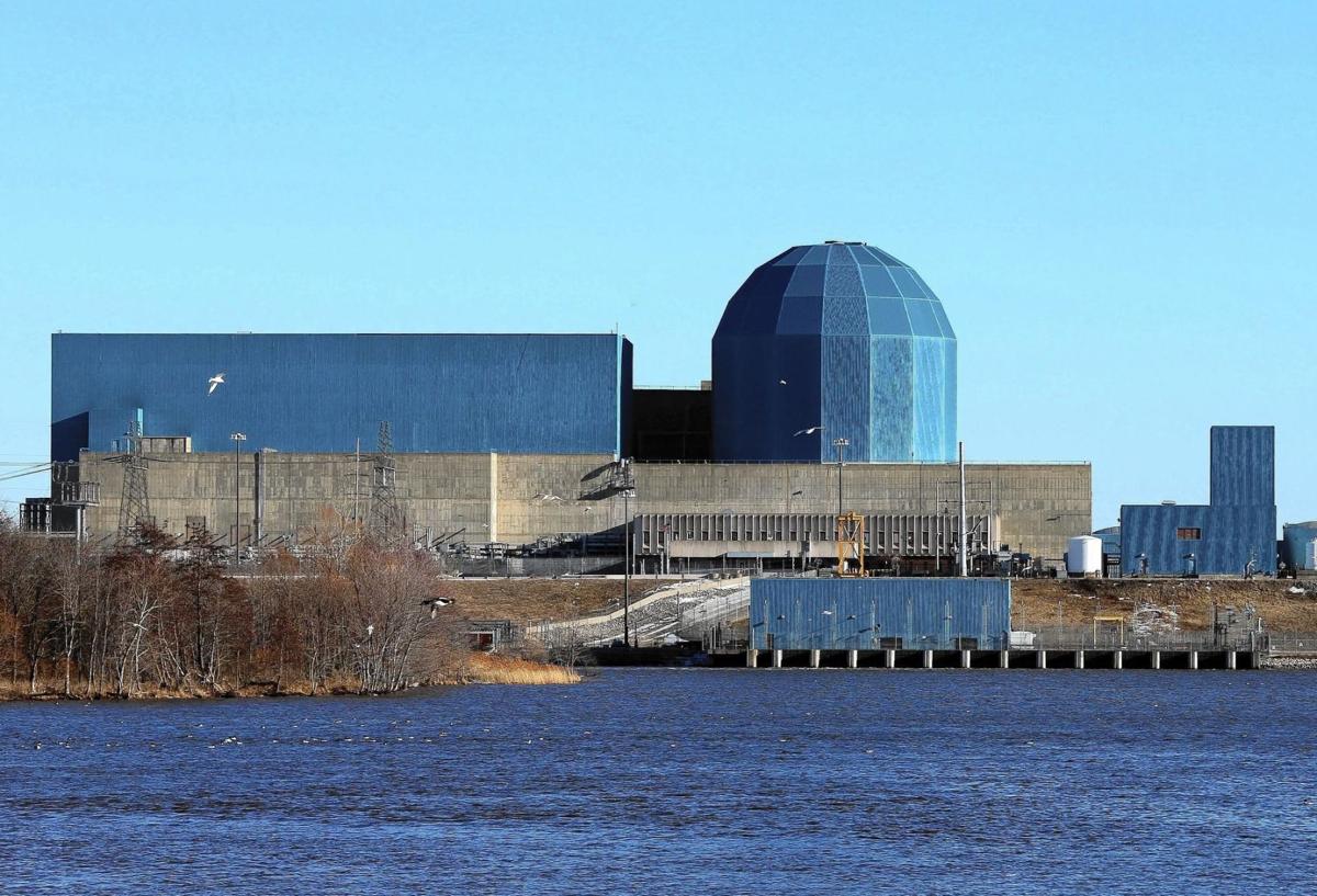 Exelon says it will close 2 Illinois nuclear plants