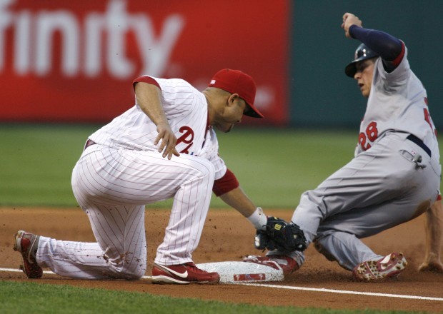 Victorino homers, drives in 4 as Phils top Brewers
