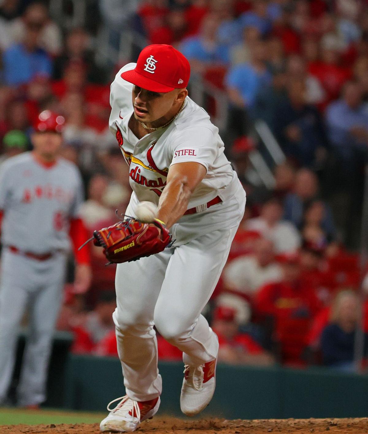 Cardinals reliever Gallegos gets wiped down by umpire after using rosin bag  on his left arm – NewsNation