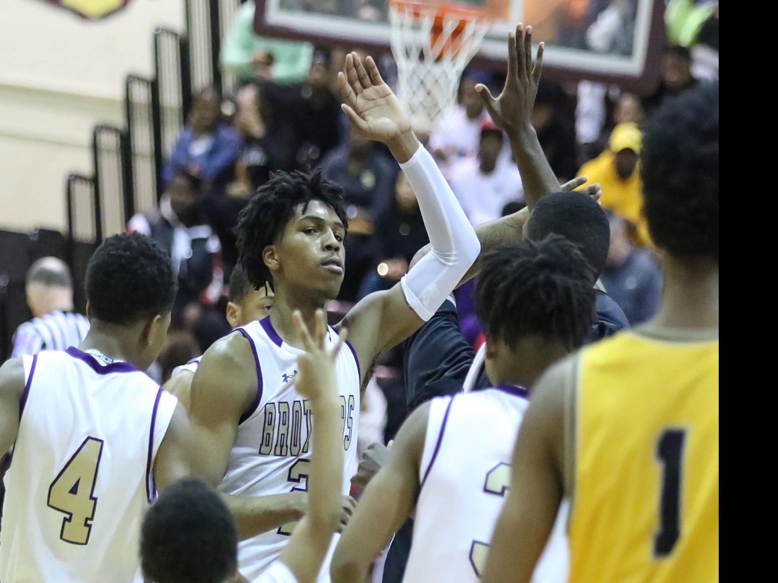 Love Scores 40 As Cbc Takes Down Hazelwood Central Boys