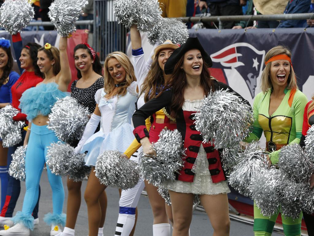 Nfl Cheerleaders In The Halloween Spirit Pro Football Stltoday Com