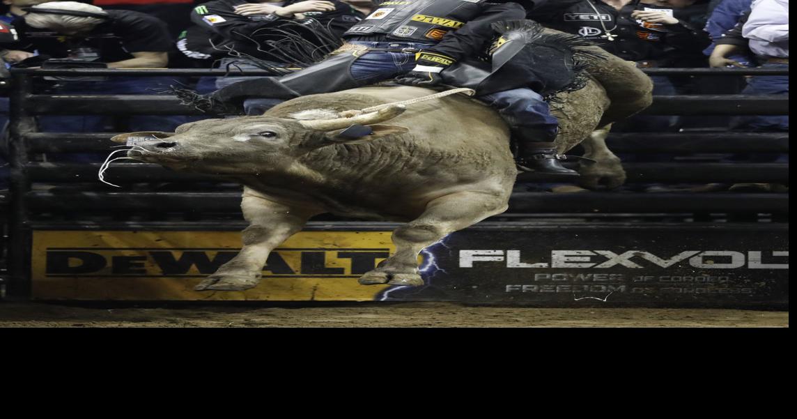 Knee injury can't stop world champ from PBR stop in St. Louis